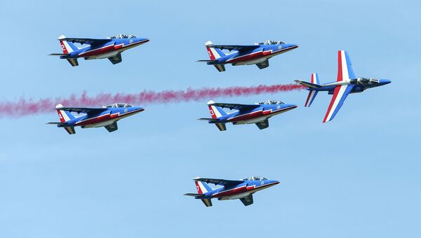 Авиашоу в честь празднования 100-летия военной авиабазы в Туре, Франция. Июнь 2015