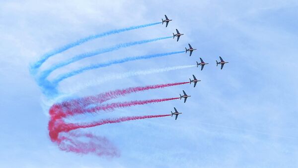 Авиашоу в честь празднования 100-летия военной авиабазы в Туре, Франция. Июнь 2015. Архивное фото