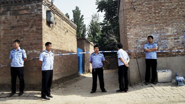 Китайские полицейские на месте стрельбы в провинции Хэбэй