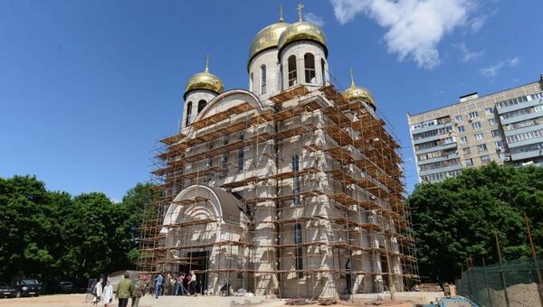 Строительство храма Живоночальной Троицы в Кожухове в Москве