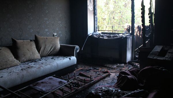 Разрушенная квартира в жилом многоквартирном доме, пострадавшем в результате обстрела украинскими силовиками города Донецка