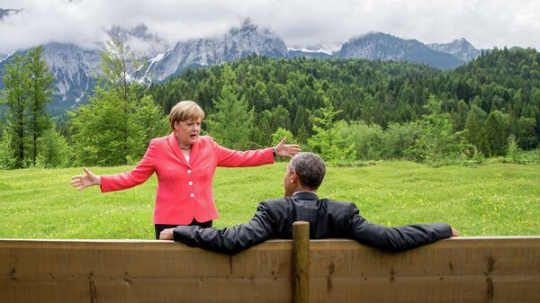 Ангела Меркель и Барак Обама во время саммита G7 в окрестностях замка Эльмау в Баварии. Архивное фото