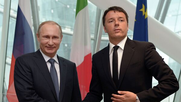 10 июня 2015. Президент России Владимир Путин (слева) и премьер-министр Италии Маттео Ренци. Архивное фото