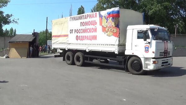 Конвой МЧС доставил гумпомощь в Донбасс. Кадры разгрузки автомобилей. Архивное фото