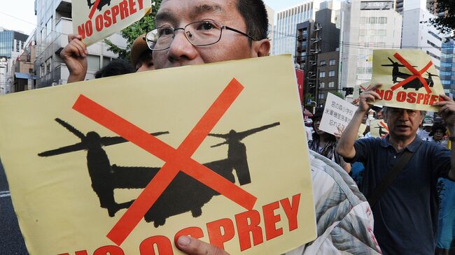 Жители префектуры Окинава на протестуют против размещения американских военных самолетов Osprey MV-22