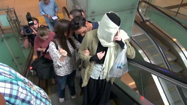 Задержанная в Турции студентка МГУ закрывала лицо шарфом в аэропорту Стамбула