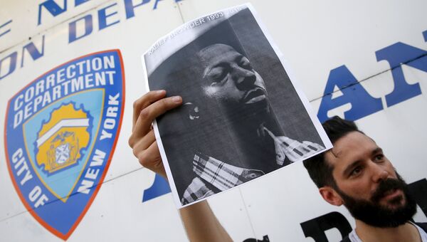 Пикет в память о 22-летнем Калифе Браудере в Нью-Йорке