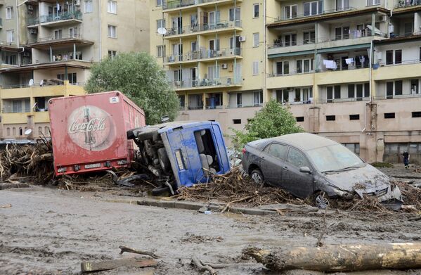 Последствия наводнения в Тбилиси