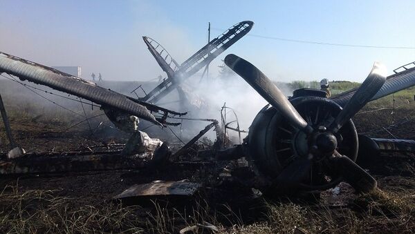 На месте крушения легкомоторного самолета Ан-2 в Тацинском районе Ростовской области