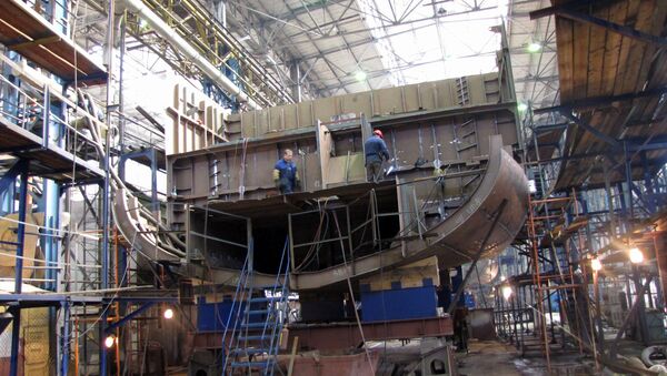 Рабочие на Средне-Невском судостроительном заводе