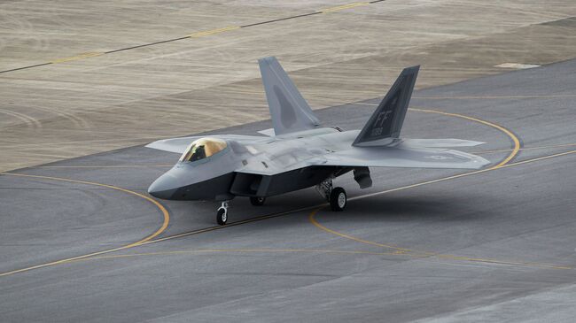 Истребитель ВВС США F-22 Raptor 