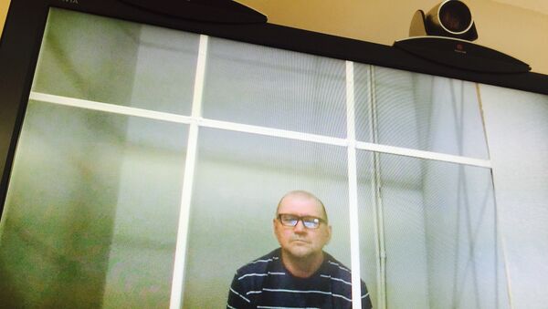 Житель Мордовии Равиль Абдуллов во время телетрансляции на суде по обвинению в финансировании терроризма