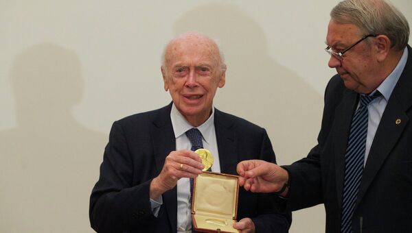 Глава РАН Владимир Фортов возвращает награду Нобелевскому лауреату Джеймсу Уотсону