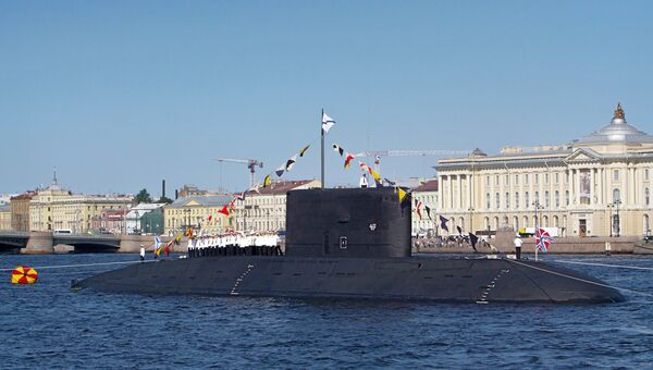 Дизель-электрическая подводная лодка Выборг на генеральной репетиции парада, посвященного Дню Военно-морского флота России в Санкт-Петербурге