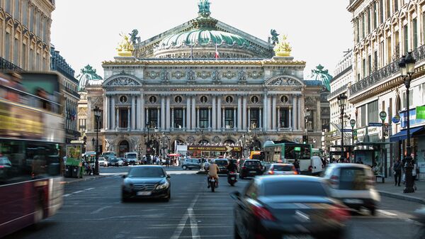 Вид на Оперу Гарнье в Париже, Франция