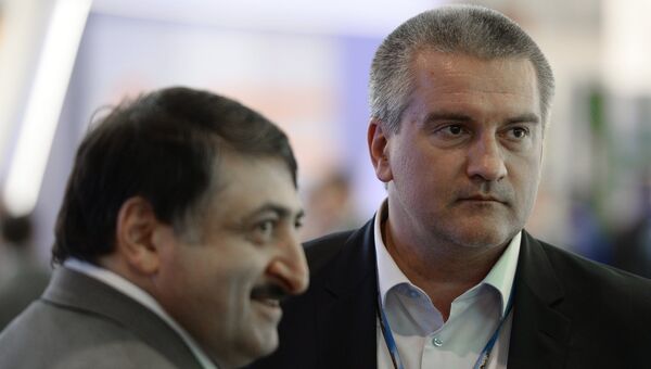 Председатель совета министров Республики Крым Сергей Аксенов (справа) на XIX Петербургском международном экономическом форуме