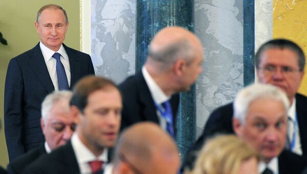 Президент России Владимир Путин во время встречи с руководителями российских промышленных предприятий в рамках XIX Петербургского международного экономического форума