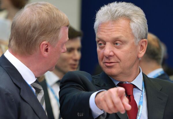 Анатолий Чубайс и Виктор Христенко во время делового круглого стола на Петербургском экономическом форуме