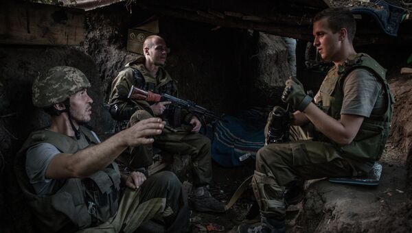Ополченцы на позиции в Донбассе, архивное фото