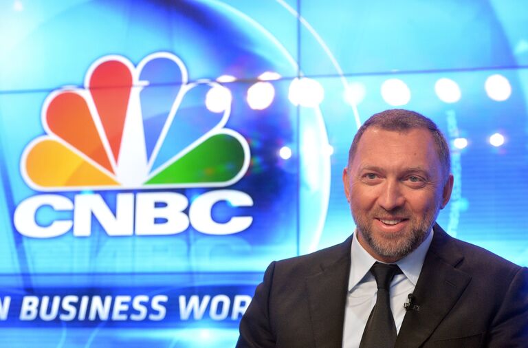 Президент компании РУСАЛ Олег Дерипаска во время теледебатов CNBC Структурные реформы и антикризисная политика в России. что дальше? в рамках XIX Петербургского экономического форума Президент компании РУСАЛ Олег Дерипаска во время теледебатов CNBC Структурные реформы и антикризисная политика в России. что дальше? в рамках XIX Петербургского экономического форума