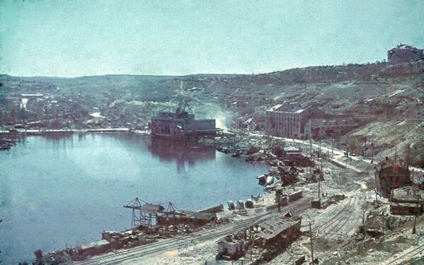 Разрушенный во время обороны Севастополя севастопольский порт