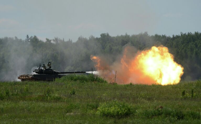 Танк Т-72Б3 на международном военно-техническом форуме АРМИЯ-2015 в Московской области