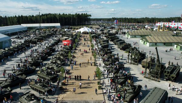Военная техника на международном военно-техническом форуме АРМИЯ-2015 в Московской области
