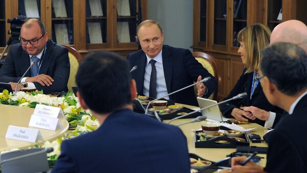 Президент России Владимир Путин во время встречи с руководителями ведущих мировых информационных агентств