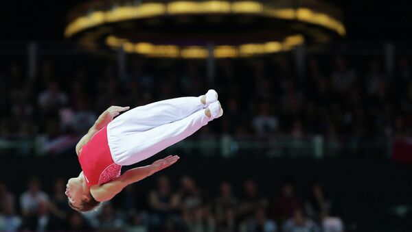 Россиянин Дмитрий Ушаков на соревнованиях в прыжках на батуте. Архивное фото