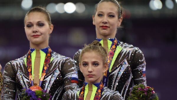 Спортсменки сборной России, завоевавшие серебряные медали в упражнениях на вращения на Играх в Баку