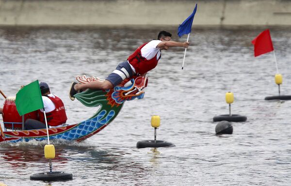 Фестиваль лодок-драконов в Китае