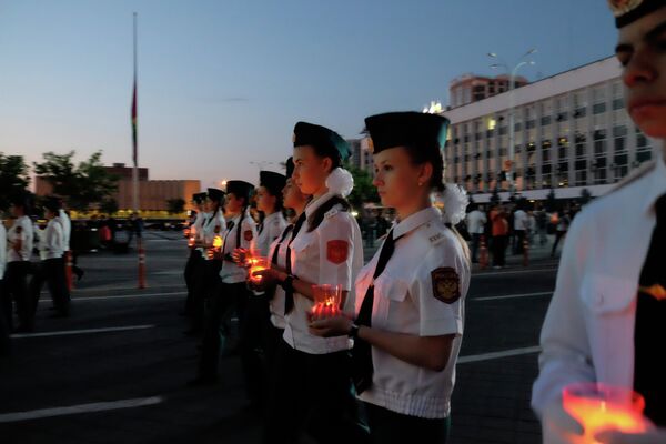 Участники акции Свеча памяти в Краснодаре