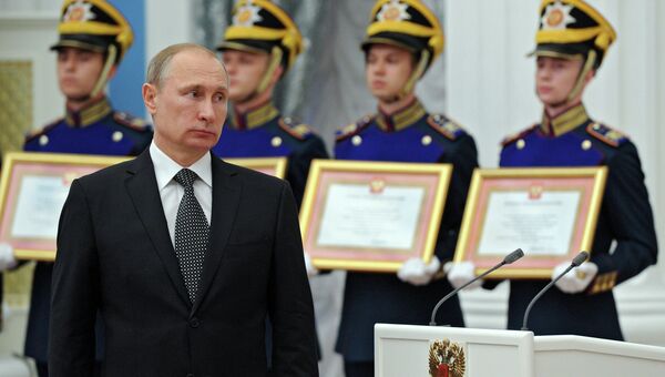 Президент России Владимир Путин на церемонии вручения грамот о присвоении звания Город воинской славы