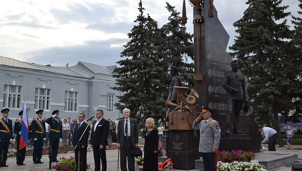 Памятник композиторам Агапкину и Шатрову в Тамбове