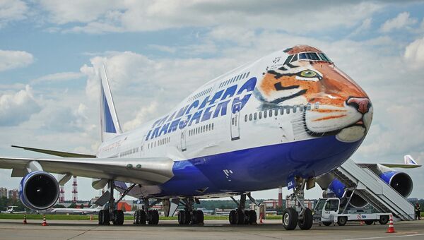 Авиакомпания Трансаэро и созданный Русским географическим обществом центр Амурский тигр представили самолет Boeing 747-400 в тигриной раскраске