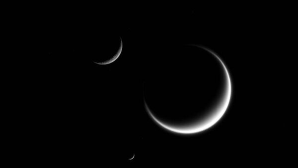 Три спутника Сатурна