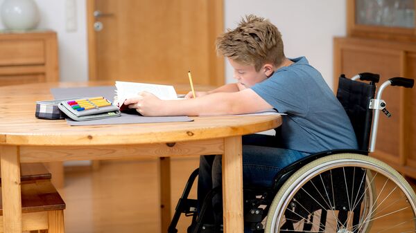Школьник с инвалидностью