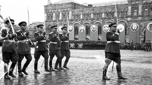 Маршал Советского Союза Родион Малиновский и командующие армиями 2 Украинского фронта на Параде Победы 24 июня 1945 года на Красной площади