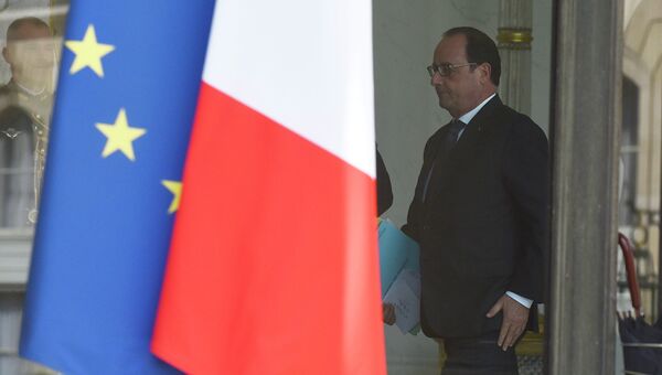 Президент Франции Франсуа Олланд в Елисейском дворце в Париже. 24 июня 2105