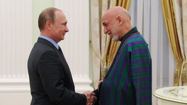 Президент России Владимир Путин и экс-президент Афганистана Хамид Карзай во время встречи в Кремле