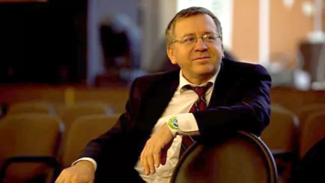 Декан факультета дистанционного обучения  МГППУ Айсмонтас Бронюс Броневич