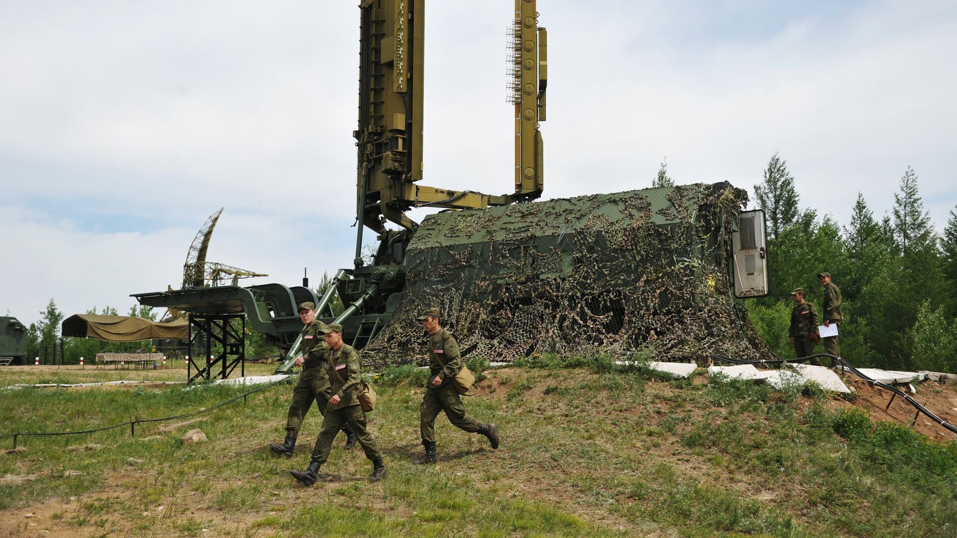 Военнослужащие во время совместной воздушно-огневой конференции ВВС И ПВО России и Белоруссии - РИА Новости, 1920, 10.08.2024