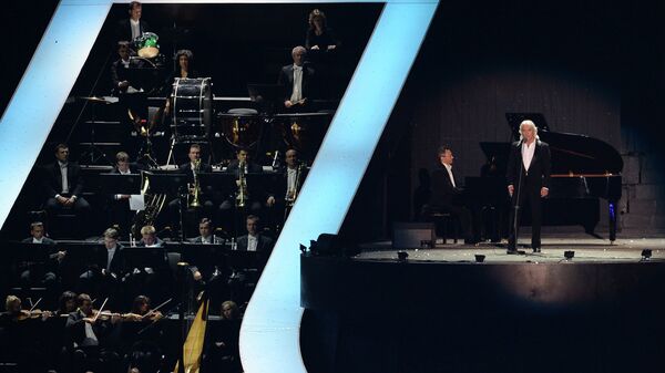 Певец Дмитрий Хворостовский выступает на церемонии открытия XXVII Всемирной летней Универсиады 2013 на стадионе Казань Арена в Казани