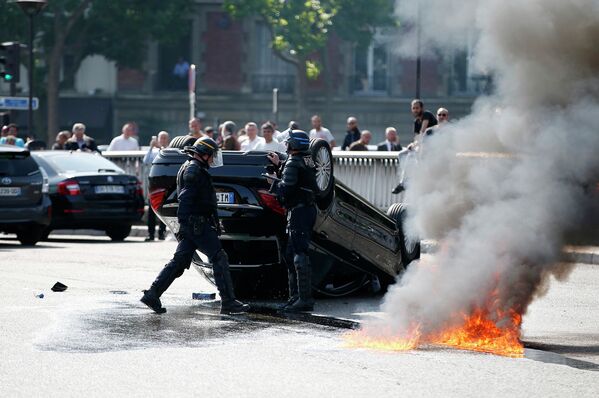 Забастовка таксистов против приложения Uber во Франции