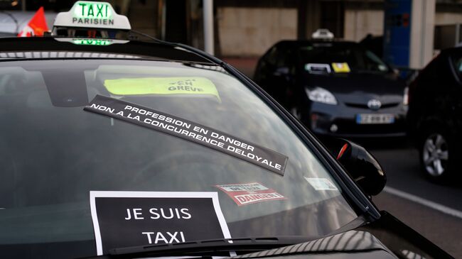 Забастовка таксистов против приложения Uber во Франции.