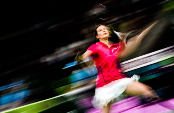 Линда Зитчири (Болгария) в матче против Вероники Грузины (Польша) на соревнованиях по бадминтону в одиночном разряде среди женщин на I Европейских играх в Бак