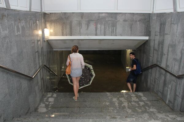 Подземный переход в Сочи, затопленный в результате проливных дождей