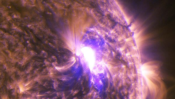 Снимок вспышки на Солнце, полученный камерами зонда SDO