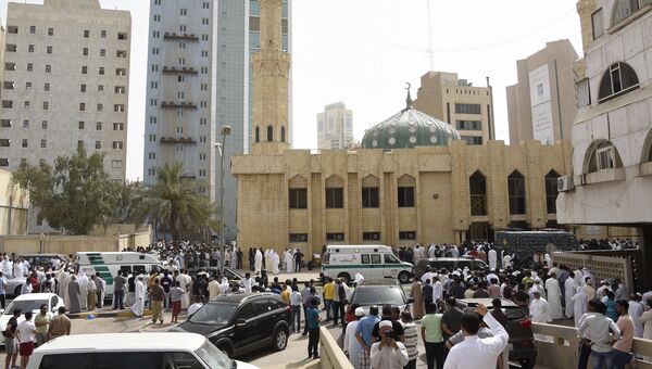 На месте взрыва в мечети. Кувейт, 26 июня