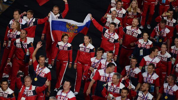 Представители России во время парада атлетов и членов национальных делегаций на церемонии закрытия I Европейских игр в Баку
